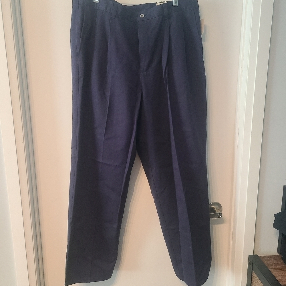 NEW Men's vintage Northern Elements khaki pleated pants - made in Canada